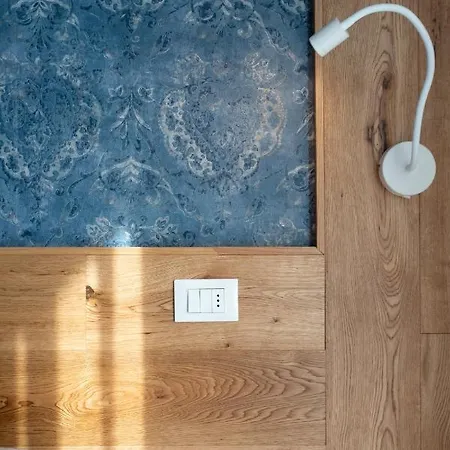 Rosa מלון יזולו