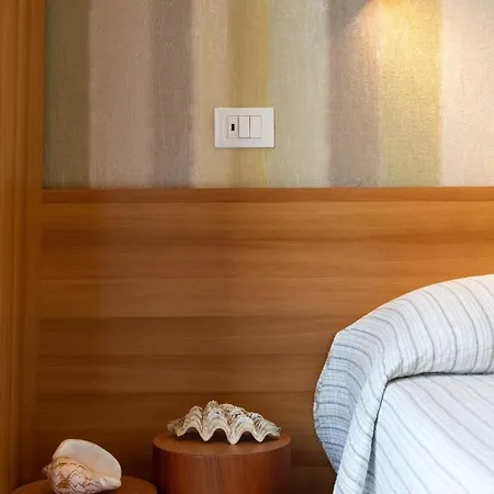 罗莎酒店 3* 耶索洛