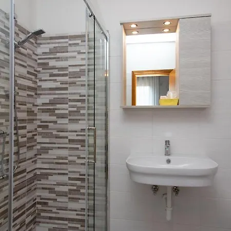 罗莎酒店 3* 耶索洛